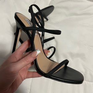 STEVE MADDEN NECTUR HEELS 🖤